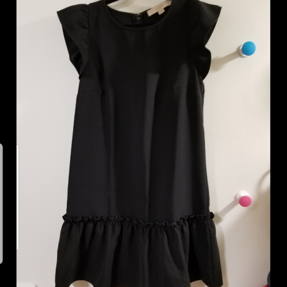 Flutter sleeve dress